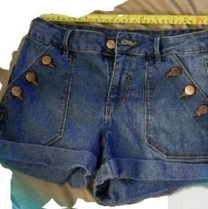 $7 LE.I. High Rise Shorts Excellente!